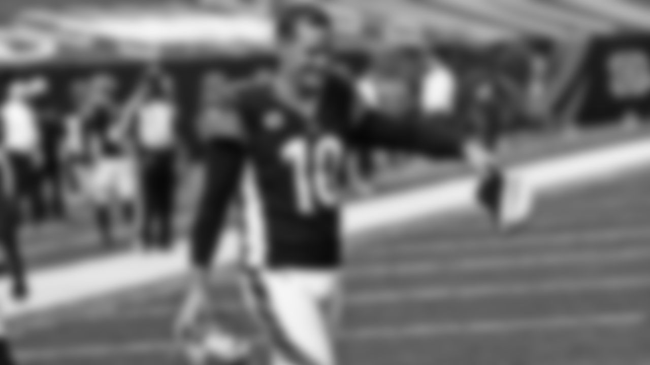 Bengals punter Kevin Huber walks over to the team huddle prior to the Week 4 game against the Jacksonville Jaguars on Sunday, Oct. 4, 2020.