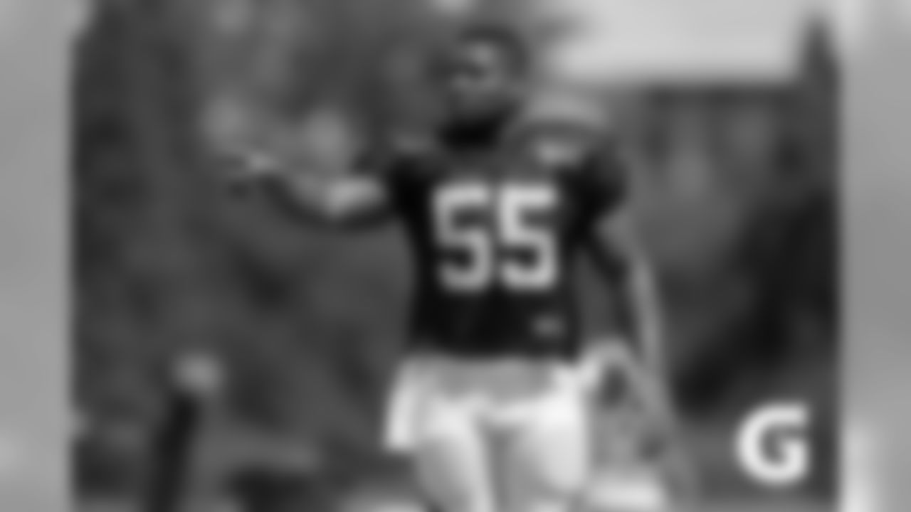 GATORADE-180806-Training_Camp-Burfict_Sideline