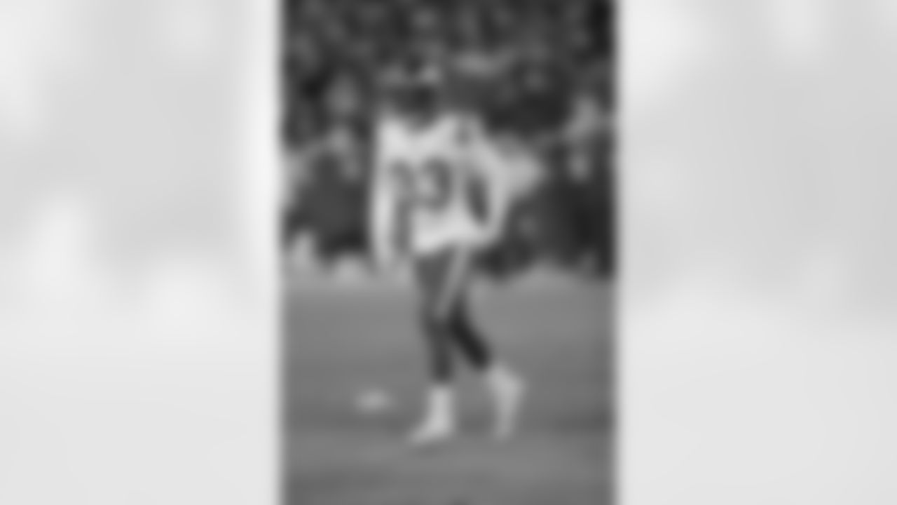 Los Angeles Rams safety Nick Scott (33) runs during an NFL football game against the Green Bay Packers, Monday, Dec. 19, 2022, in Green Bay, Wis. The Packers defeated the Rams 24-12. (Scott Boehm via AP)