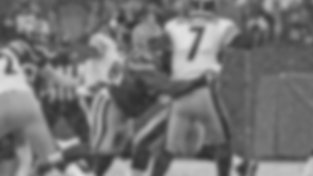 Green Bay Packers defensive end Mike Daniels sacks Pittsburgh Steelers quarterback Ben Roethlisberger during an NFL football game Sunday, Dec. 22, 2013, in Green Bay, Wis. (AP Photo/Matt Ludtke)