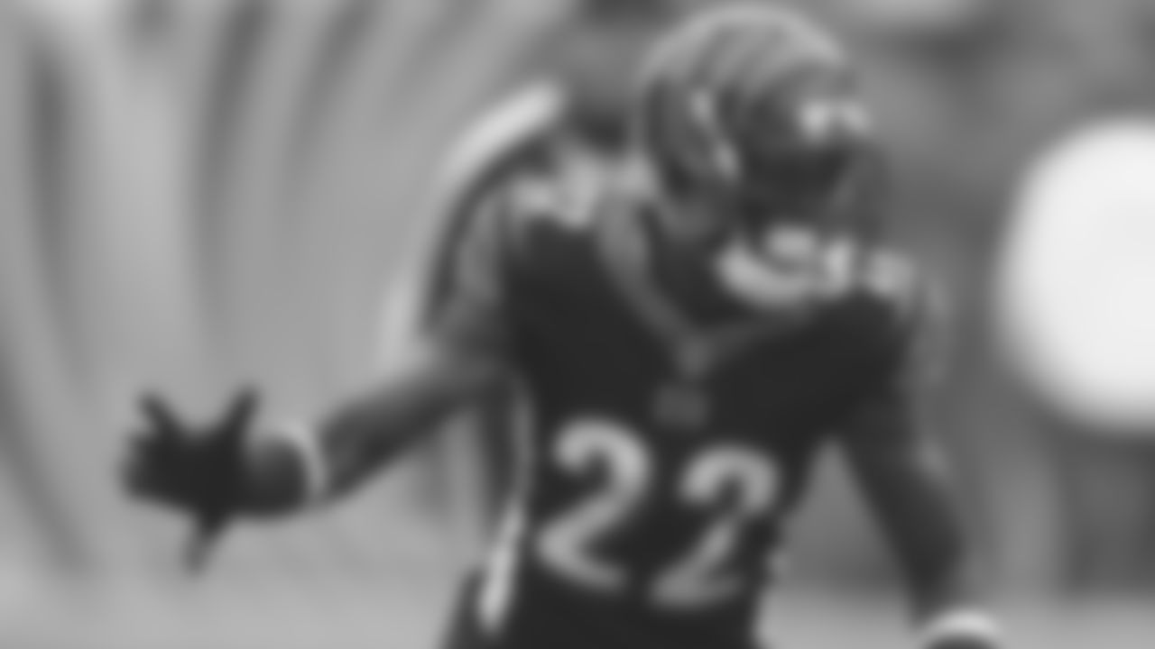 Cincinnati Bengals cornerback William Jackson (22) takes a defensive position during an NFL game against the Pittsburg Steelers, Sunday, Oct. 14, 2018 in Cincinnati. (Margaret Bowles via AP)