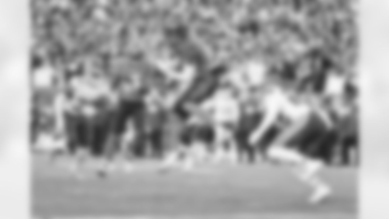 WR Tyler Boyd catches the ball for 17 yards during the first quarter of the Chiefs-Bengals game at Paycor Stadium for Week 13 of the 2022 season.
