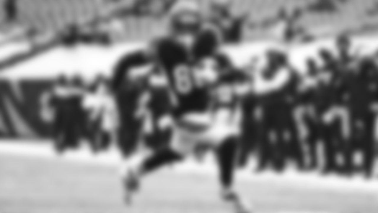 WR Tyler Boyd rushes upfield after making a catch in the first quarter against the Cleveland Browns.
