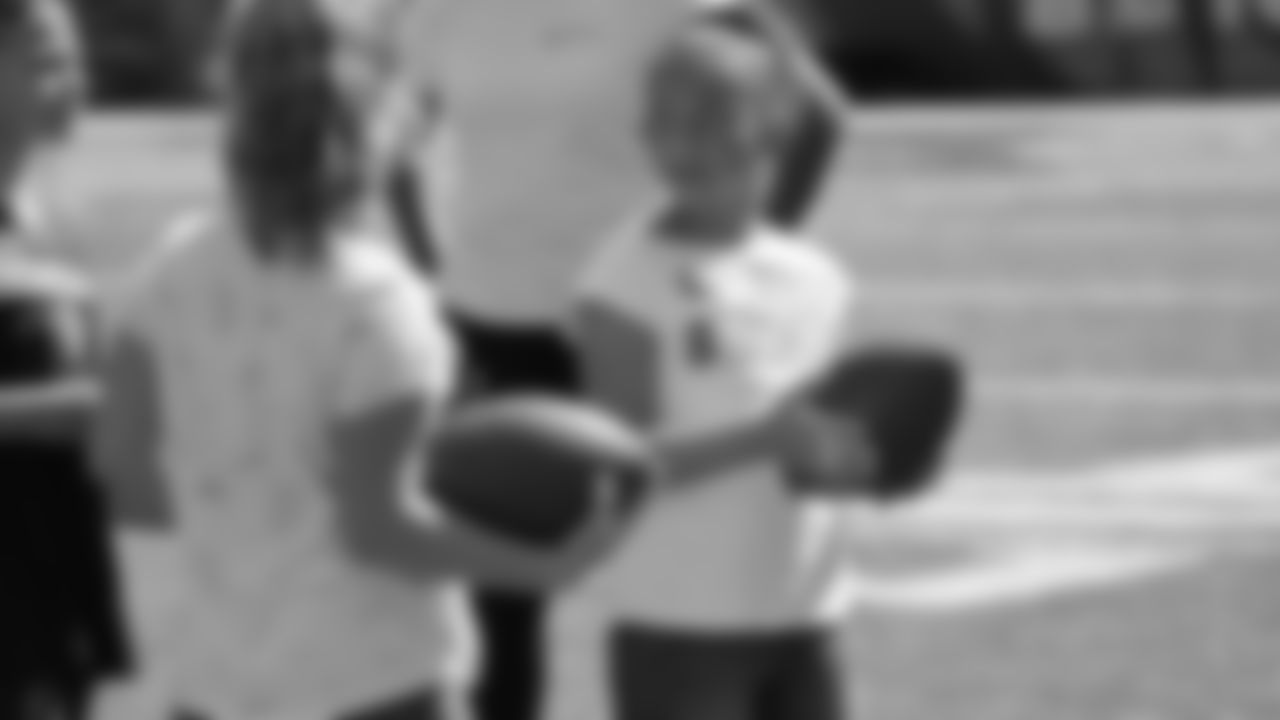 190924-girl_play60_football