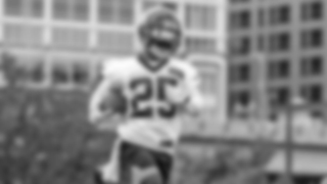Running back Giovani Bernard