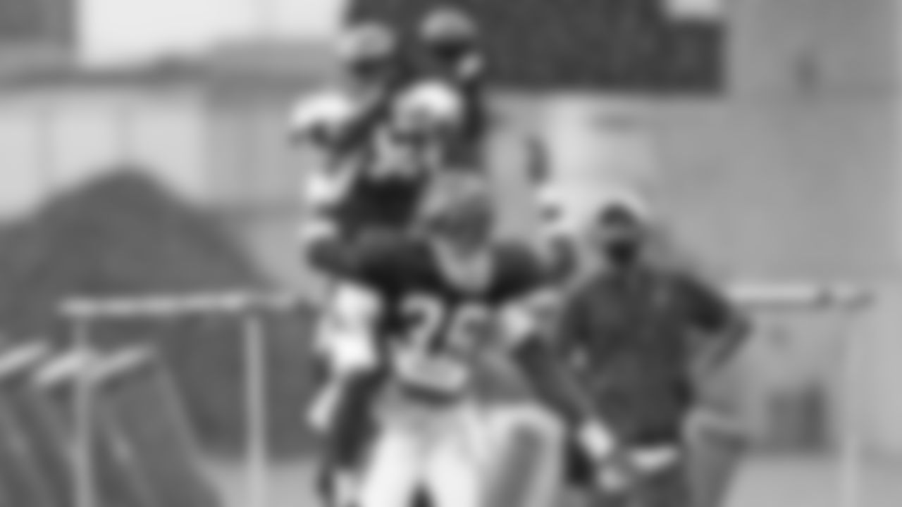 Wide receiver Stanley Morgan