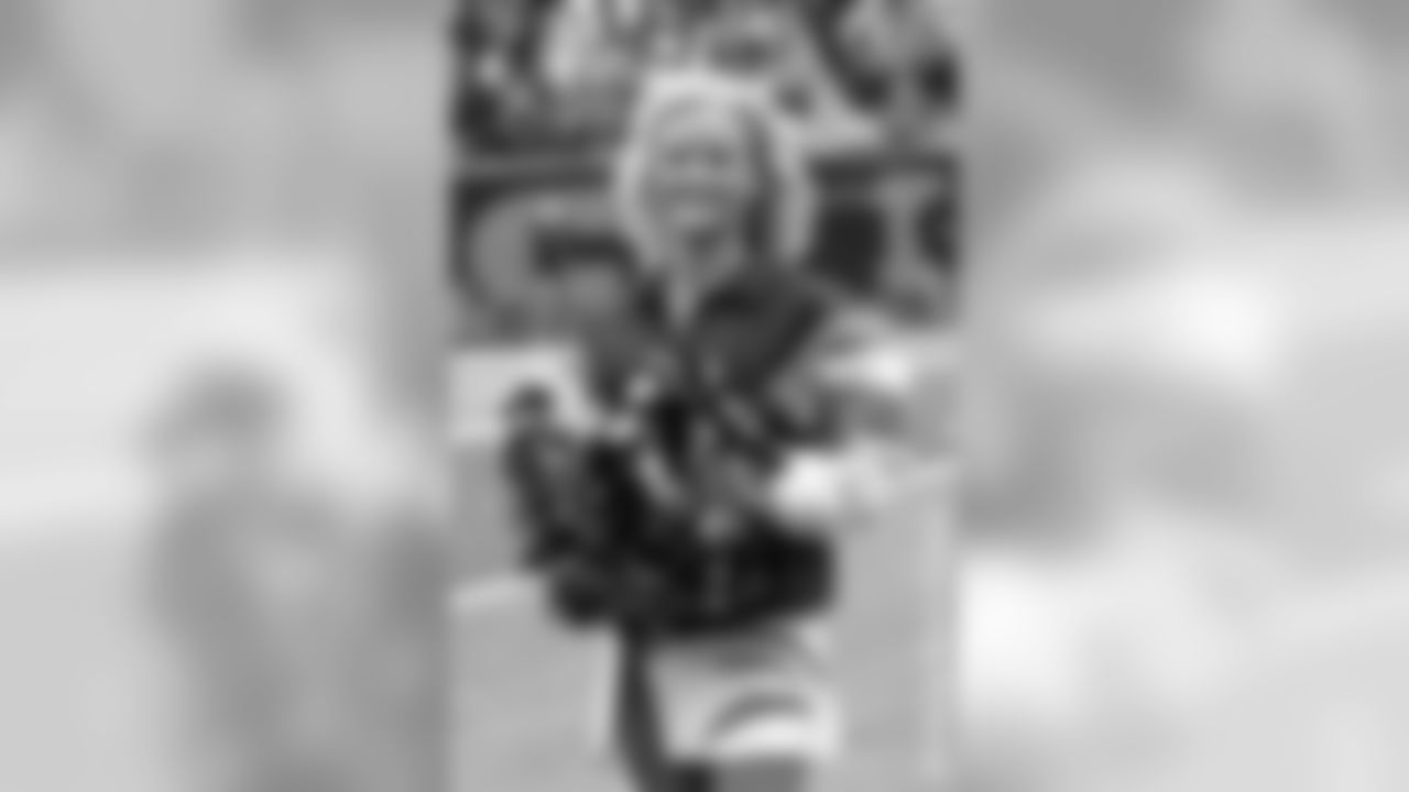 Cheerleaders 06-77