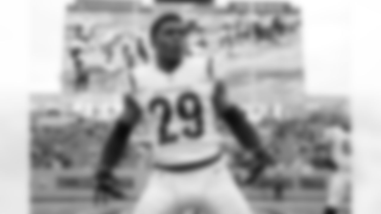 CB Cam Taylor-Britt hypes himself up during warm-ups on Sunday, November 27 before the Bengals play the Titans in Week 12 of the 2022 season.