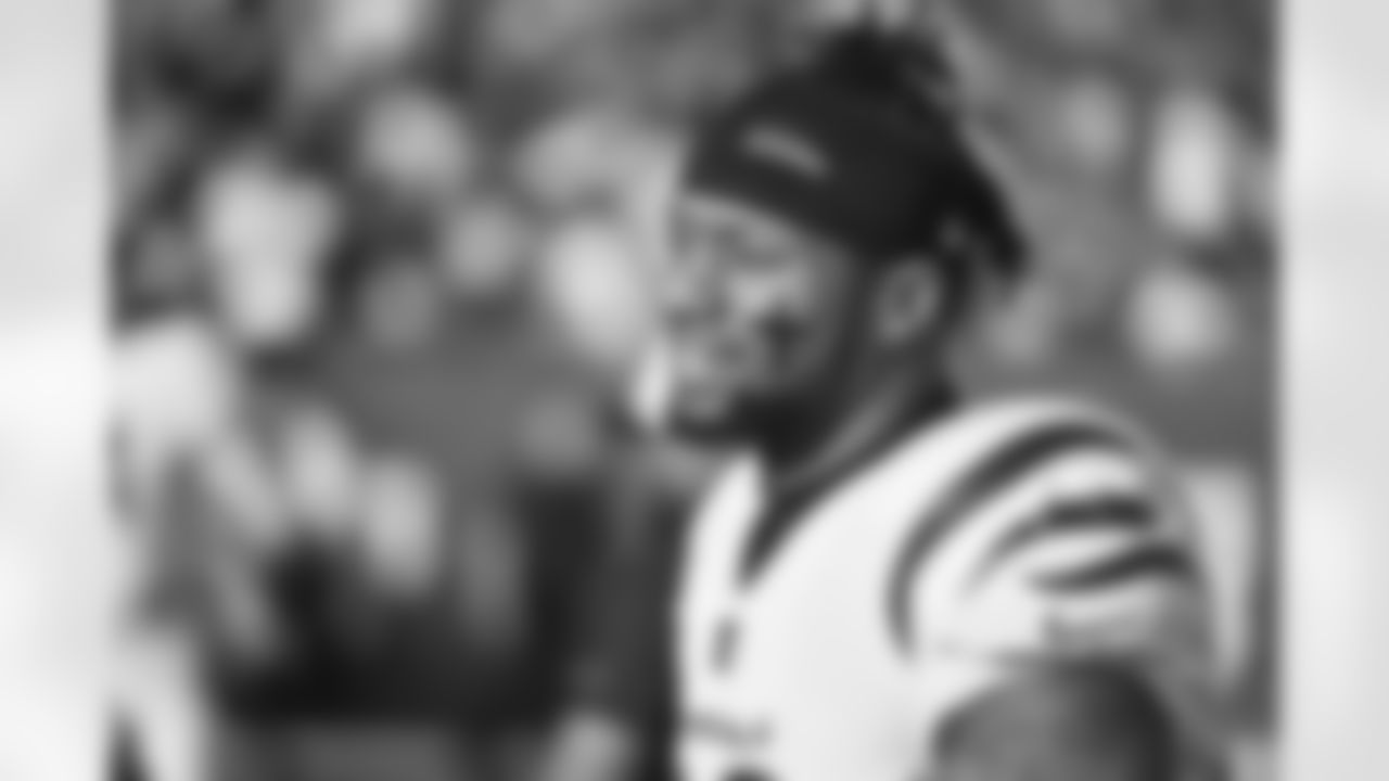 HB Joe Mixon talks to a teammate before kickoff of the Bengals-Buccaneers game in Week 15 at Raymond James Stadium in Tampa Bay, Florida on Sunday, December 18 2022.