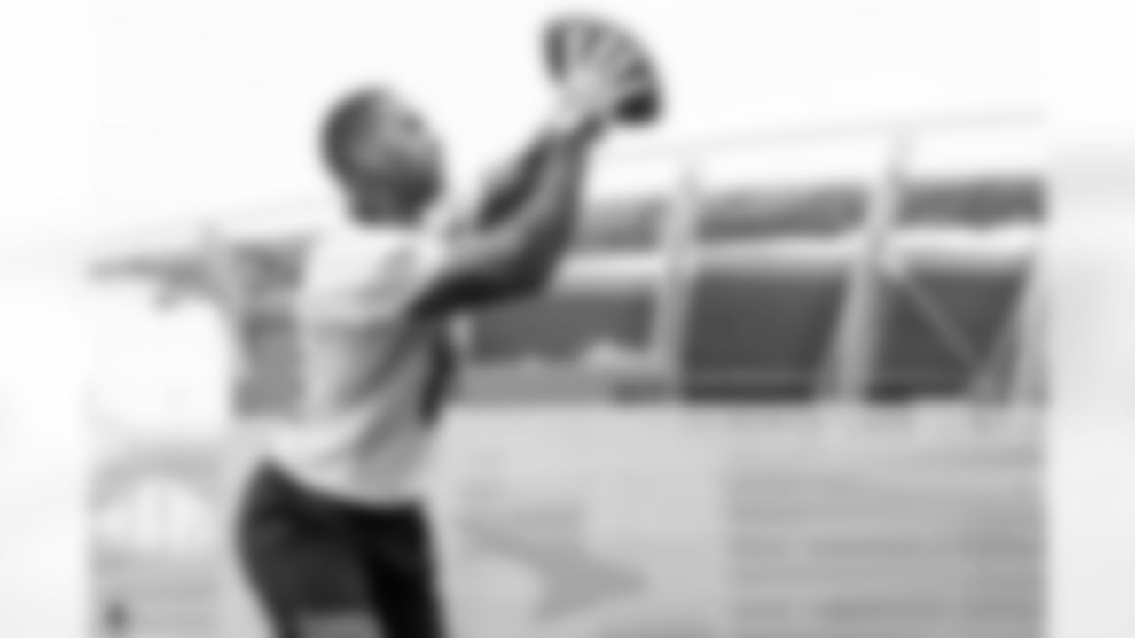 TE Irv Smith Jr. catches the ball during Phase 2 Training at the Kettering Health Practice Fields in Cincinnati, Ohio on Monday, May 15 2023.