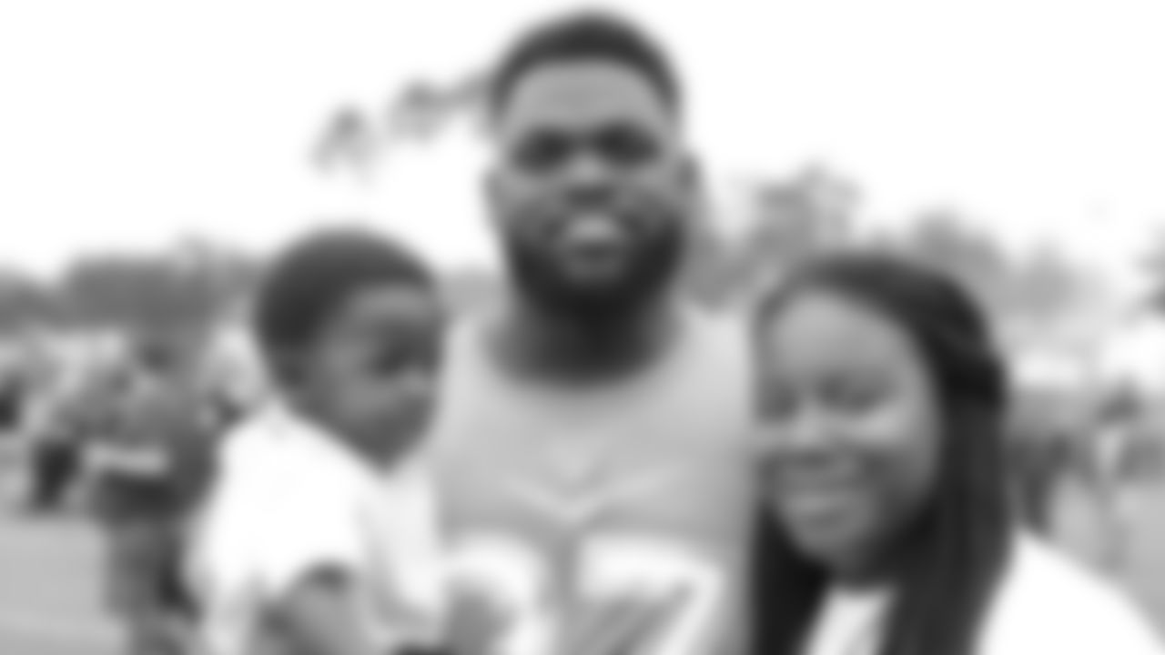 AFC lineman Geno Atkins of the Cincinnati Bengals poses with his son, Gino III, and wife Kristen after Pro Bowl NFL football practice, Thursday, Jan. 23, 2020, in Kissimmee, Fla. (AP Photo/Gregory Payan)