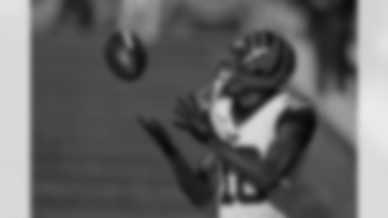 Cincinnati Bengals wide receiver A.J. Green warms-up before an NFL football game against the New York Giants, Sunday, Nov. 29, 2020, in Cincinnati. (AP Photo/Bryan Woolston)