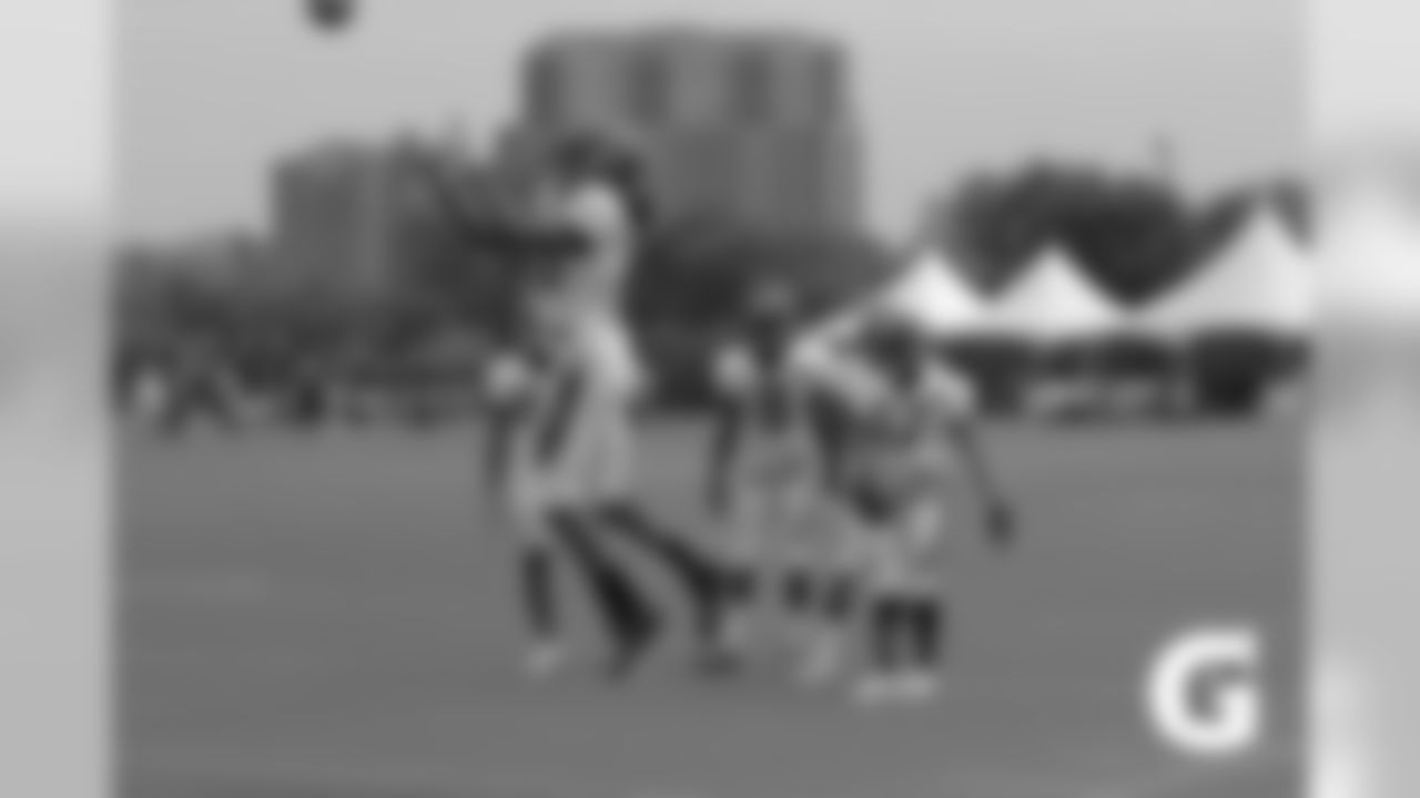 GATORADE-180730-TrainingCamp-White_Jump