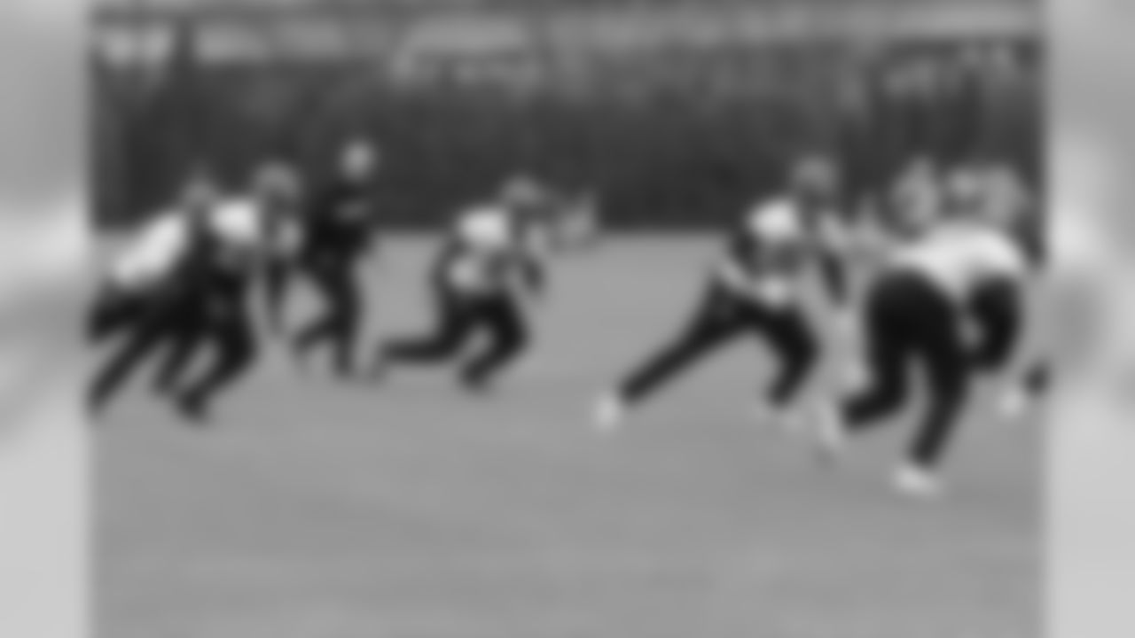 181108-linebackers_practice