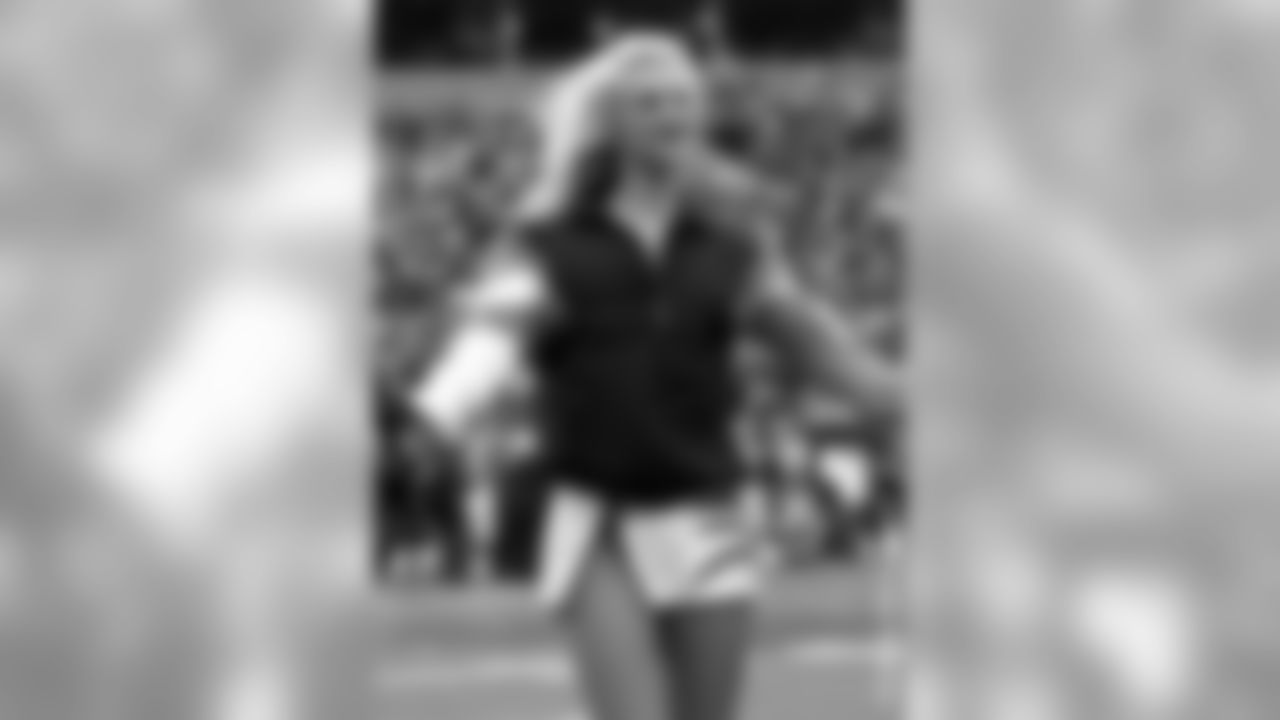 Cheerleaders 06-58
