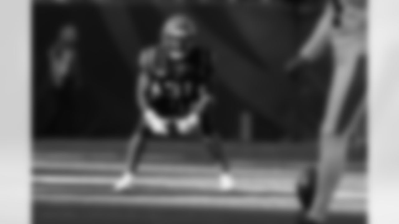 S Michael Thomas waits for the Panthers to kickoff during the Bengals-Panthers game in Week 9 of the 2022 season.