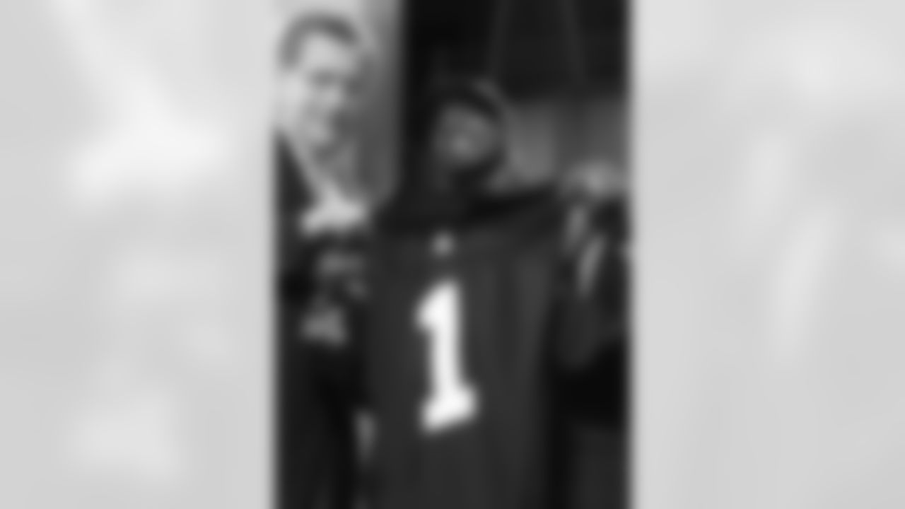 Florida State wide receiver Peter Warrick, right, and National Football League commissioner Paul Tagliabue hold up a Cincinnati Bengals jersey after Warrick was selected as the Bengals No. 1 pick, fourth overall, in the NFL draft in New York, Saturday, April 15, 2000. (AP Photo/Ed Betz)