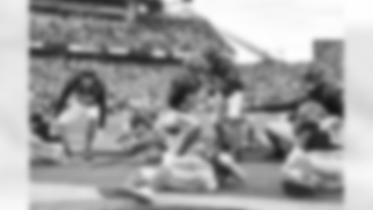 CB Cam Taylor-Britt celebrates with the defense during the Seahawks-Bengals game on Sunday, October 15 in Week 6 of the 2023 season.