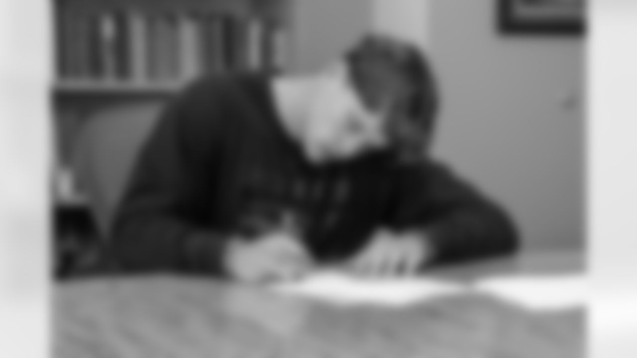 QB Joe Burrow signs his conttract on Saturday, September 9, 2023.