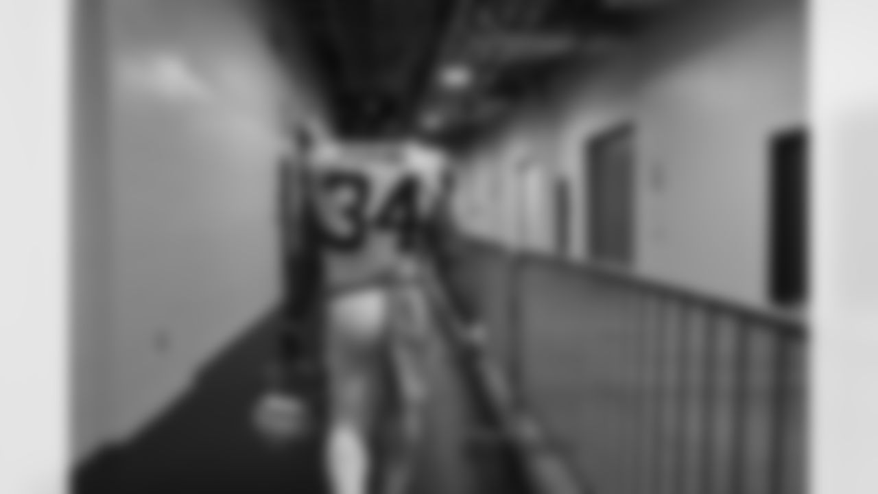 HB Samaje Perine heads to the locker room after the Bengals beat the Steelers, 37-30, in Week 11 of the 2022 season.