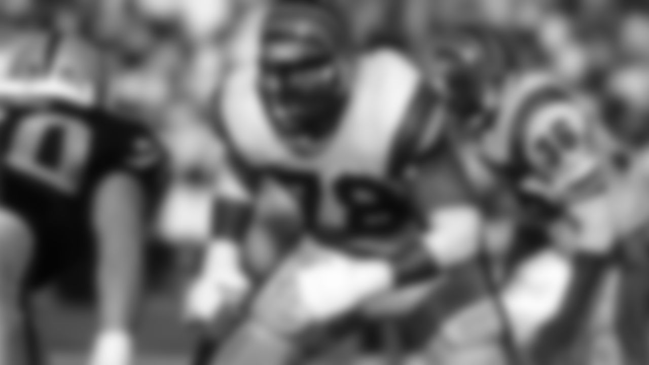 Bengals tackle Anthony Munoz out in pass protection against the Los Angeles Raiders.
