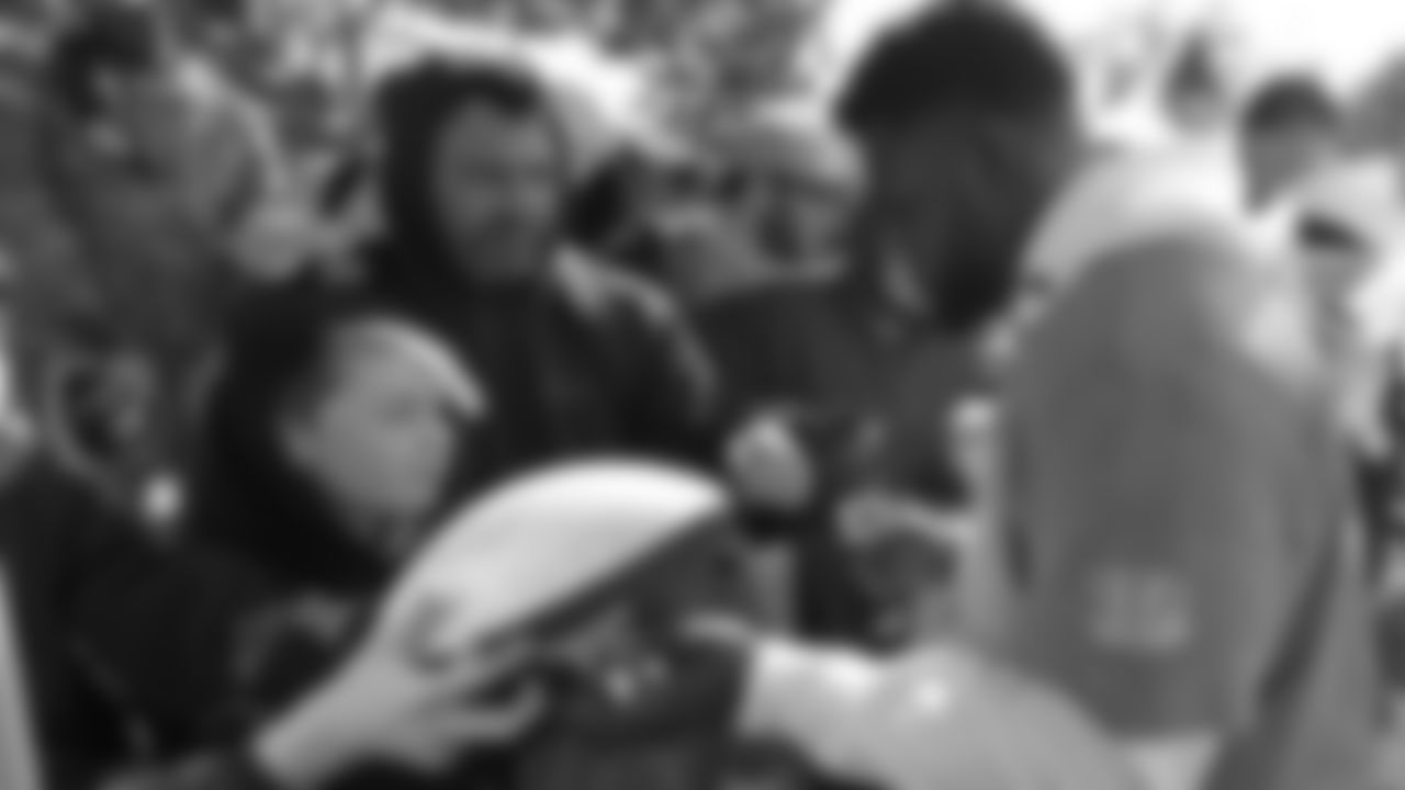 AFC lineman Geno Atkins of the Cincinnati Bengals signs autographs after a practice for the NFL Pro Bowl football game Wednesday, Jan. 22, 2020, in Kissimmee, Fla. (AP Photo/John Raoux)