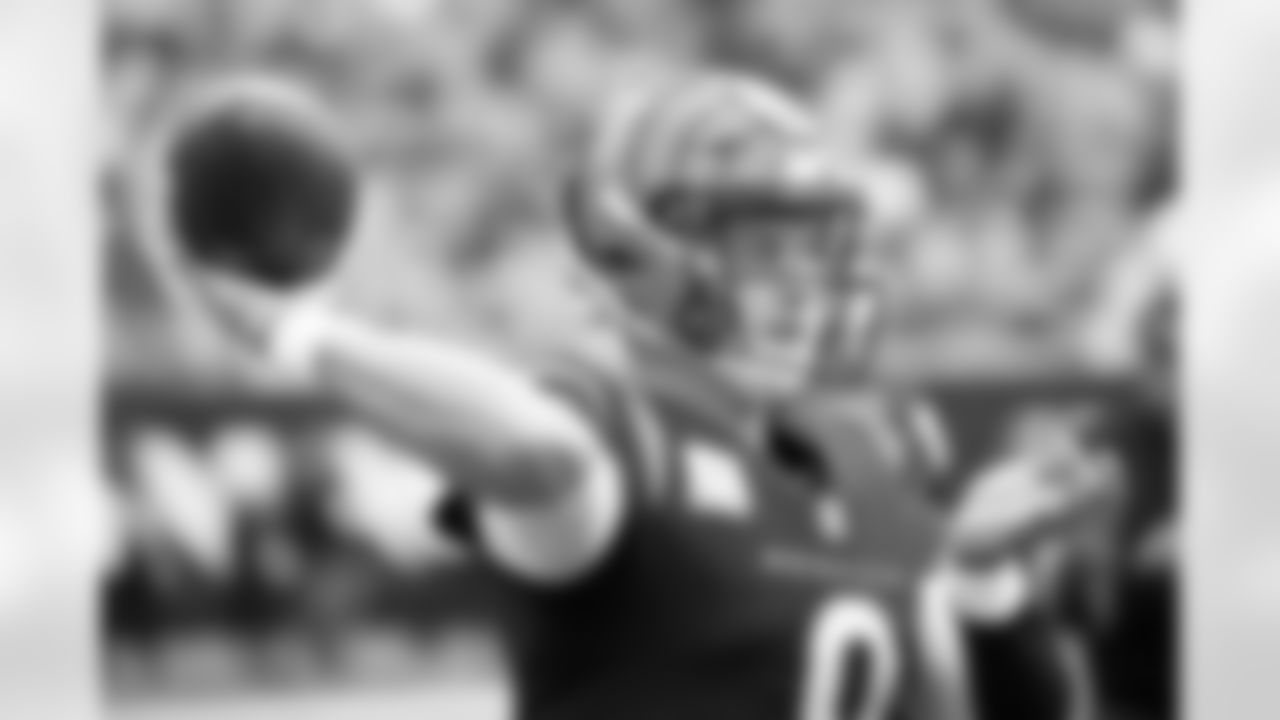 QB Joe Burrow warms up before kickoff of the Seahawks-Bengals game on Sunday, October 15 in Week 6 of the 2023 season.