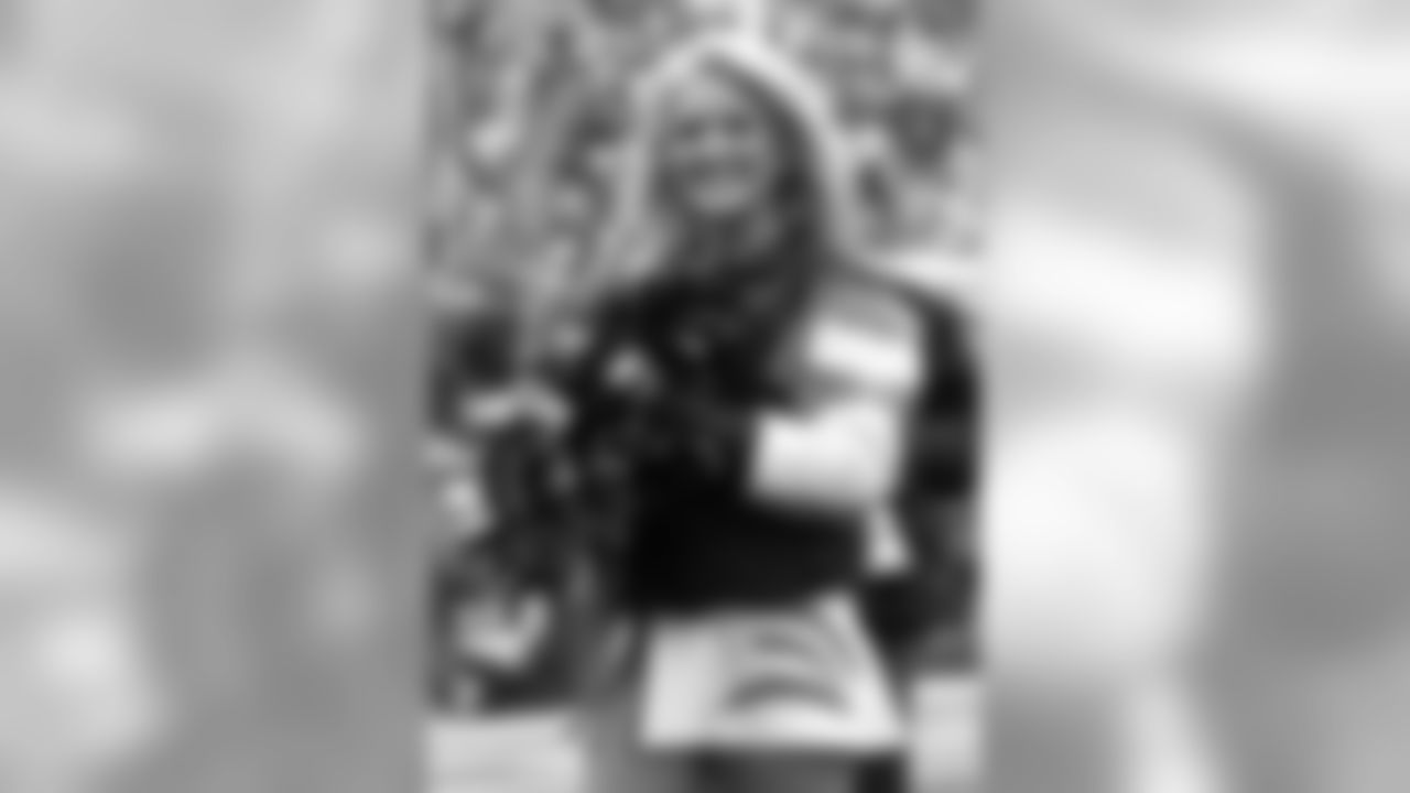 Cheerleaders 06-70