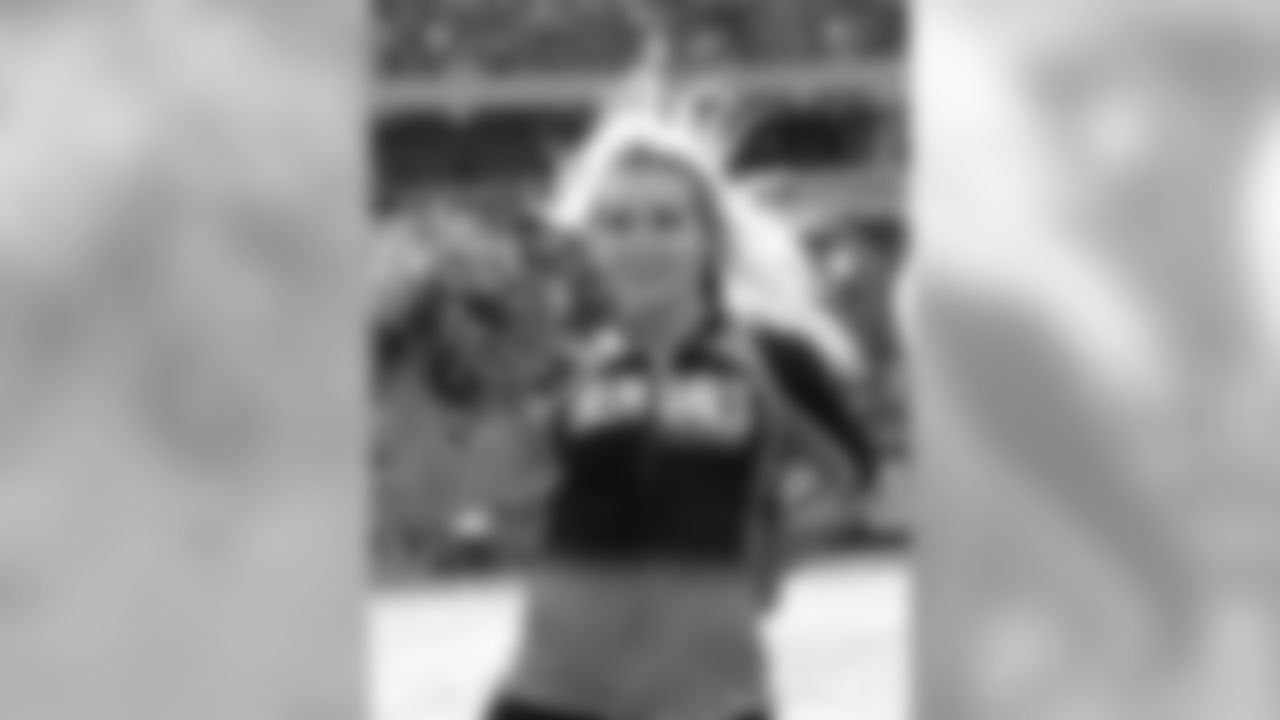Ben-Gals Cheerleaders performing at Paul Brown Stadium