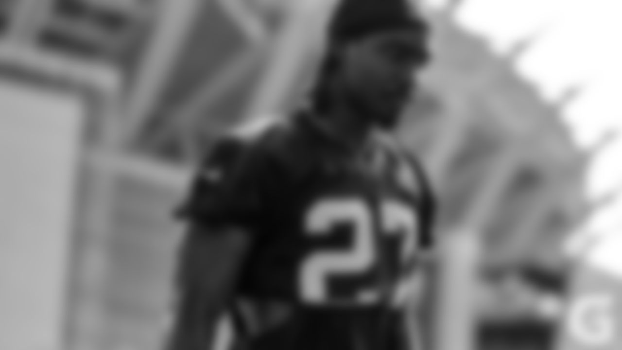 Cornerback Tony Brown