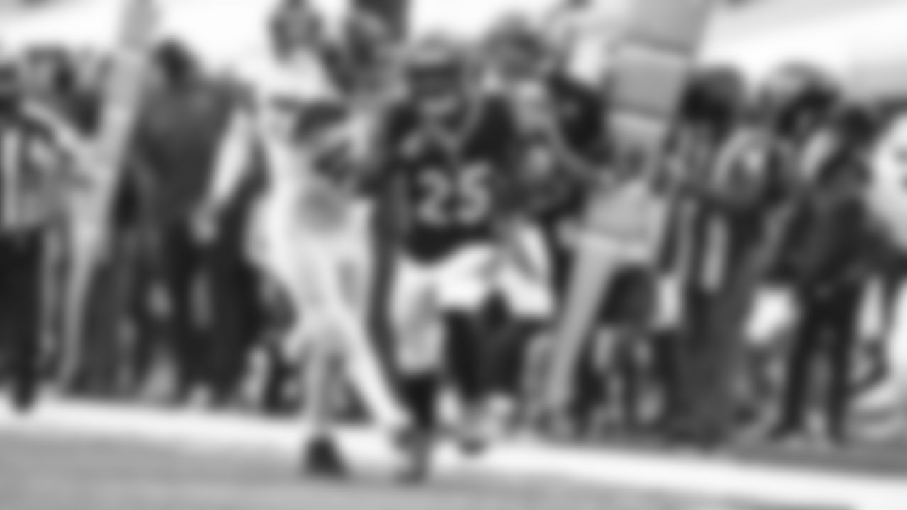 Bengals running back Giovani Bernard rushes for a first down against the Jacksonville Jaguars in Week 4 of the 2020 NFL season.