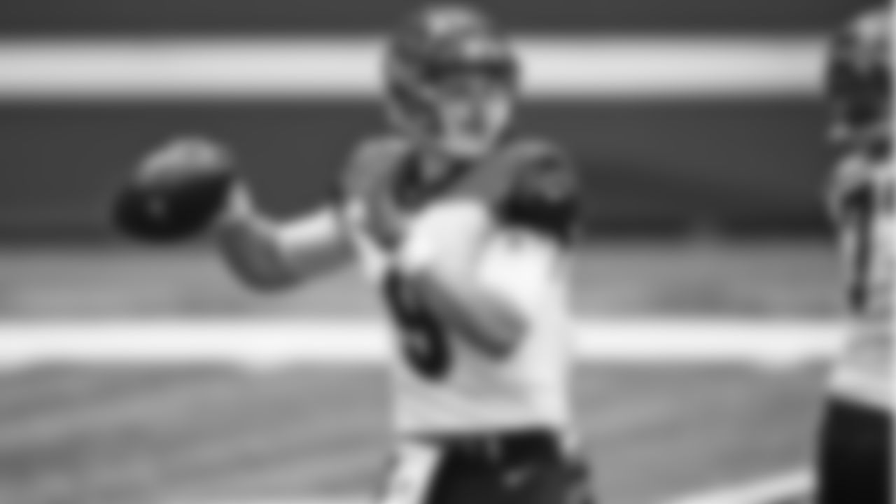 Cincinnati Bengals quarterback Joe Burrow (9) throws downfield during an NFL football game between the Indianapolis Colts and Cincinnati Bengals, Sunday, Oct. 18, 2020, in Indianapolis. (AP Photo/Zach Bolinger)