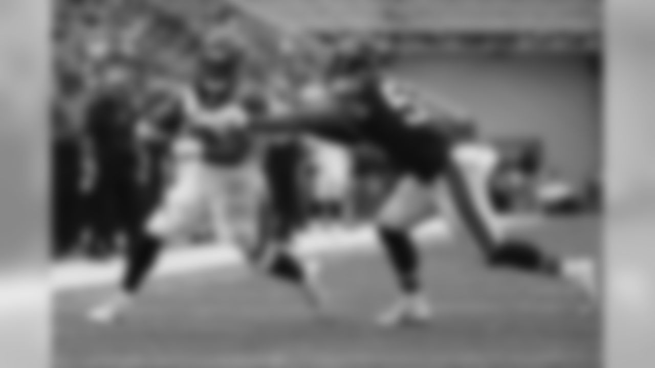 Cincinnati Bengals running back Joe Mixon (28) breaks away from Chicago Bears linebacker John Timu (53) on a touchdown run during the first half of an NFL preseason football game Thursday, Aug. 9, 2018, in Cincinnati. (AP Photo/Frank Victores)
