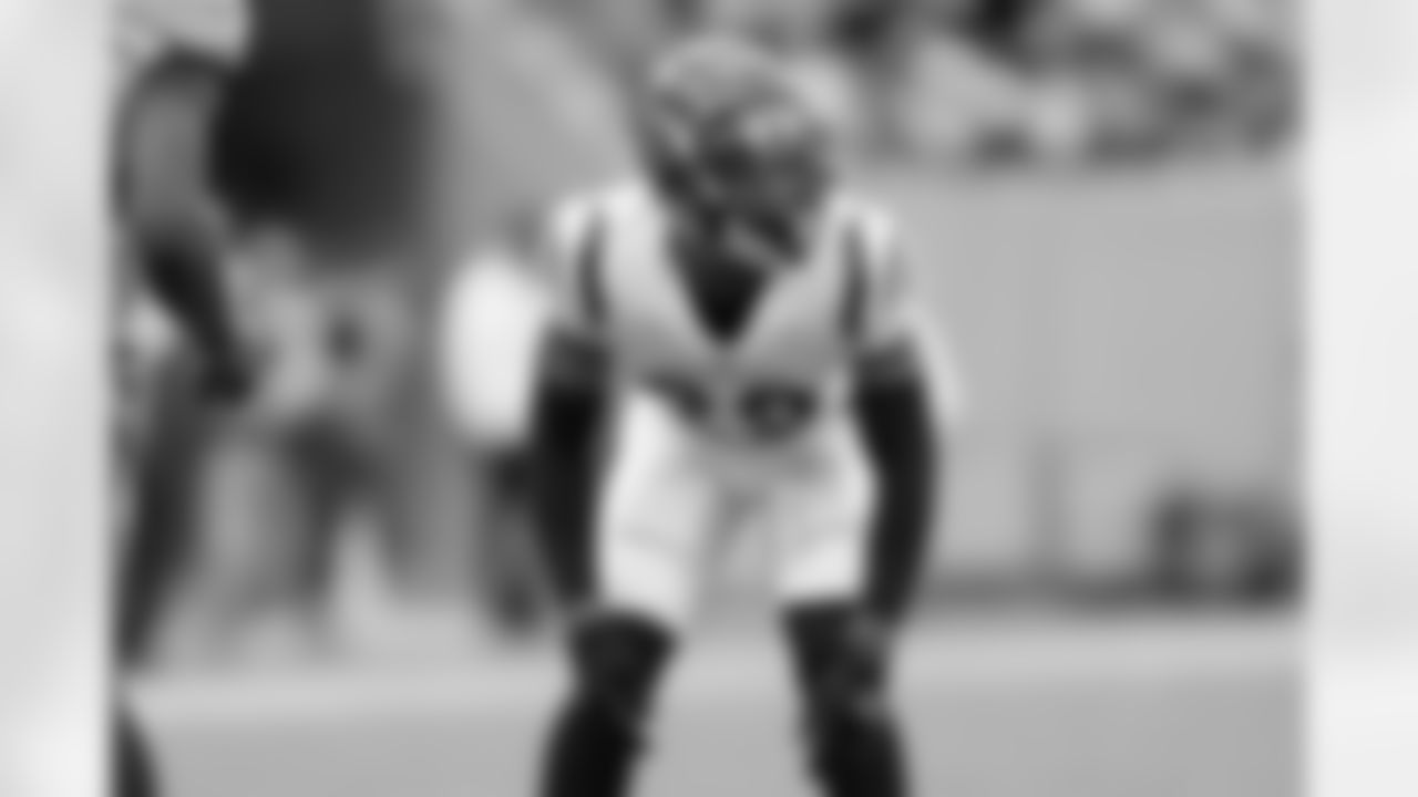 CB Cam Taylor-Britt waits for the snap during the first quarter of the Bengals-Titans game on Sunday, November 27 in Week 12 of the 2022 season.