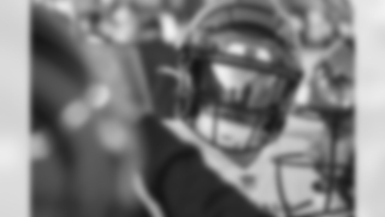 LB Logan Wilson leads a huddle before kickoff of the Bengals-Buccaneers game in Week 15 at Raymond James Stadium in Tampa Bay, Florida on Sunday, December 18 2022.