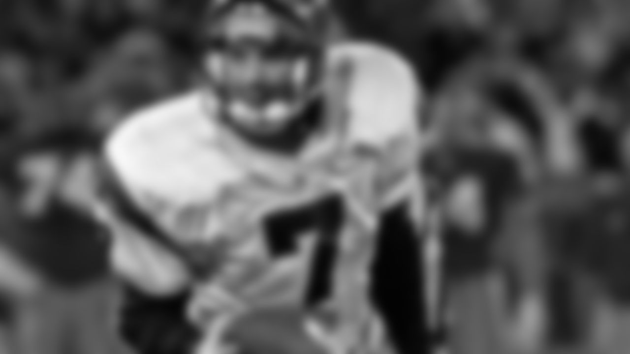 7. David Klingler - 3,880 passing yards