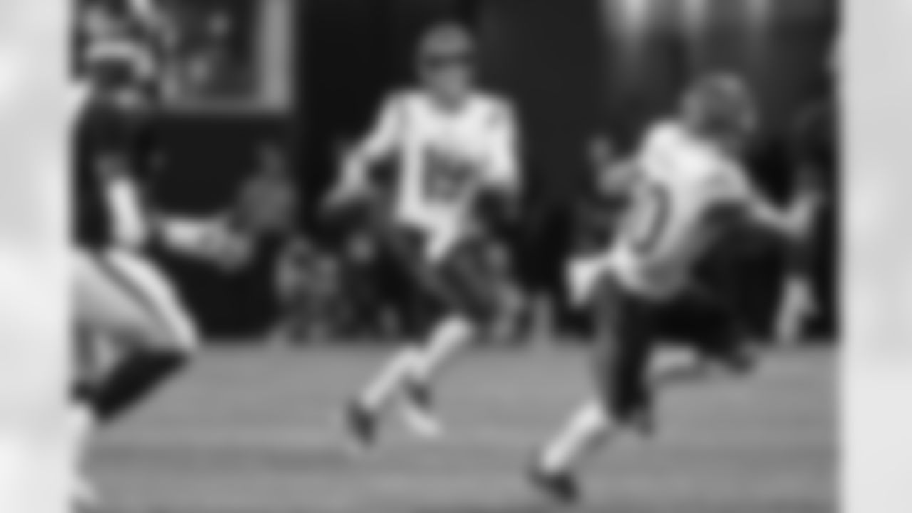 QB Trevor Siemian runs the ball during the Bengals-Falcons game in week 2 of the 2023 preseason.