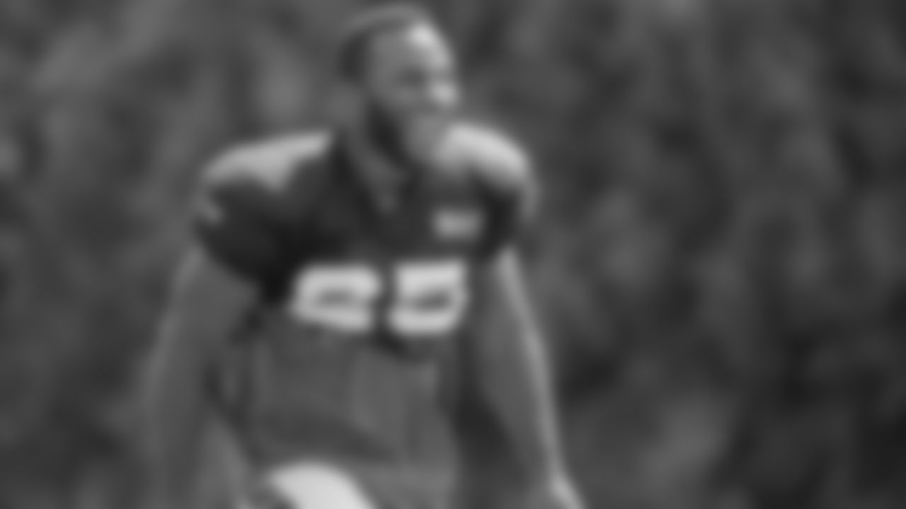 RB Giovani Bernard walks to practice