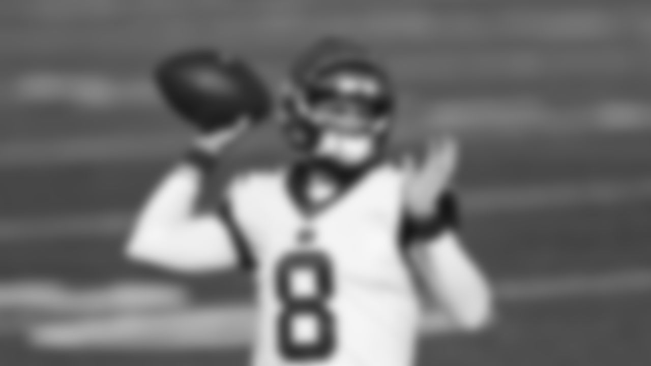 Cincinnati Bengals quarterback Brandon Allen warms-up before an NFL football game against the New York Giants, Sunday, Nov. 29, 2020, in Cincinnati. (AP Photo/Aaron Doster)