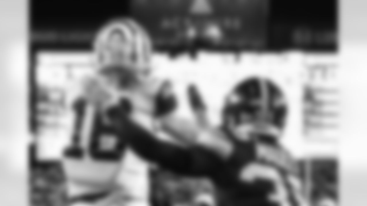 WR Trenton Irwin catches his first career touchdown during the third quarter of the Bengals-Steelers game in Week 11 of the 2022 season.