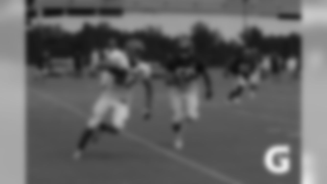 GATORADE-180730-TrainingCamp-Uzomah