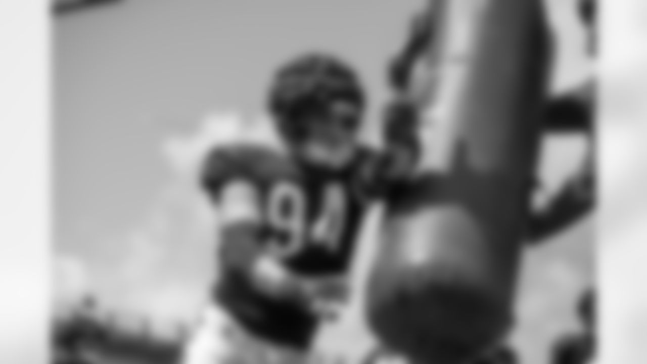 DE Sam ubbard runs a drill during Training Camp at Kettering Health Practice Fields on Monday, August 7, 2023 in Cincinnati, Ohio.