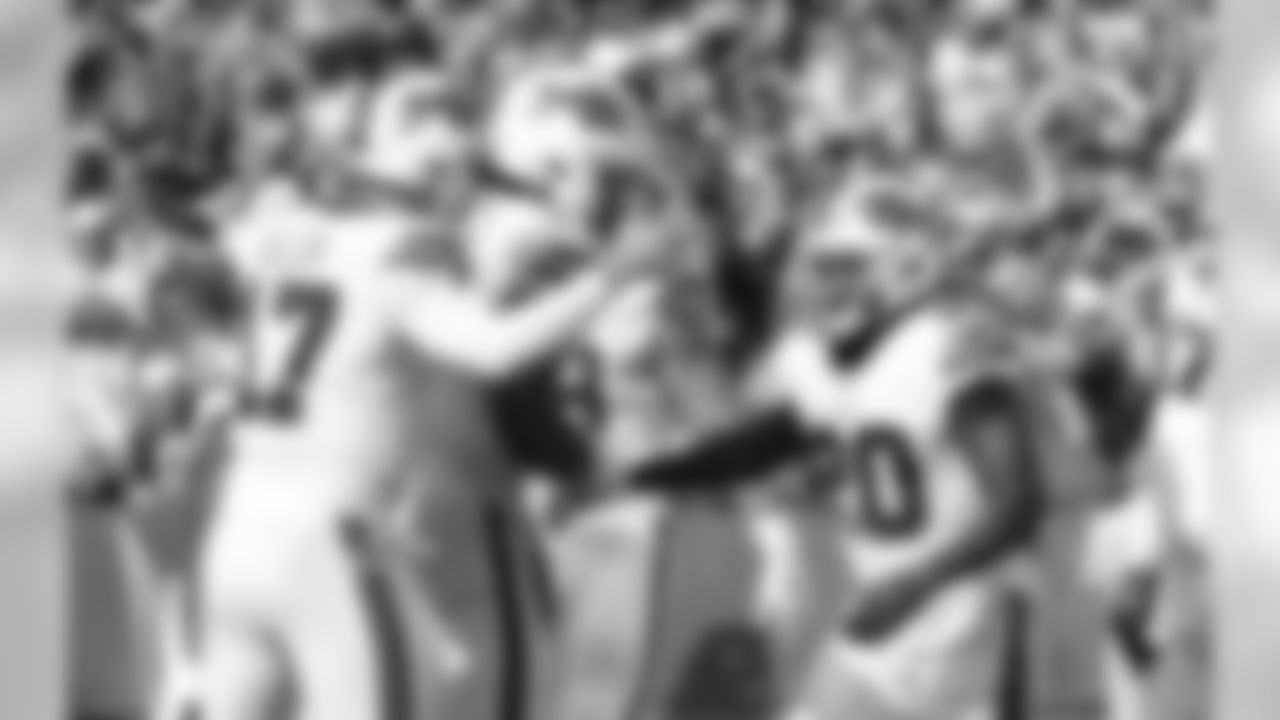 Frank Gore celebrates his touchdown with Josh Allen. Buffalo Bills vs Cincinnati Bengals, September 22, 2019 at New Era Field.
Photo by Bill Wippert