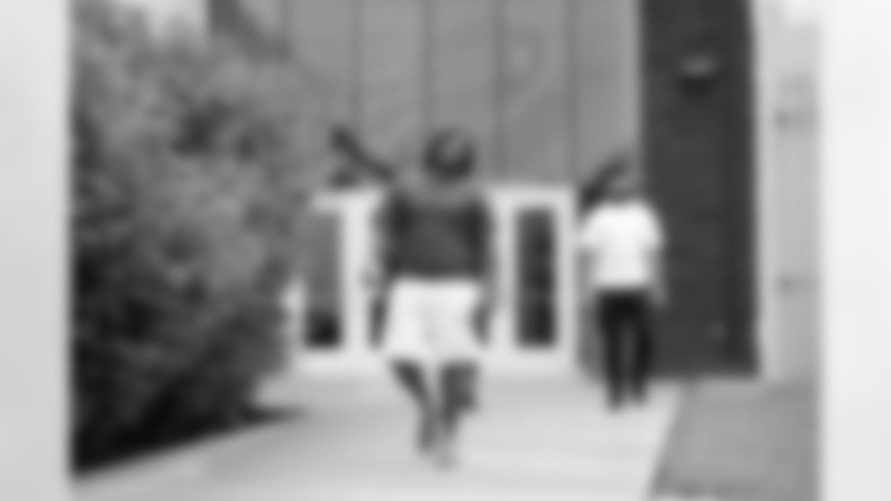 081223-arrivals-bills-colts053