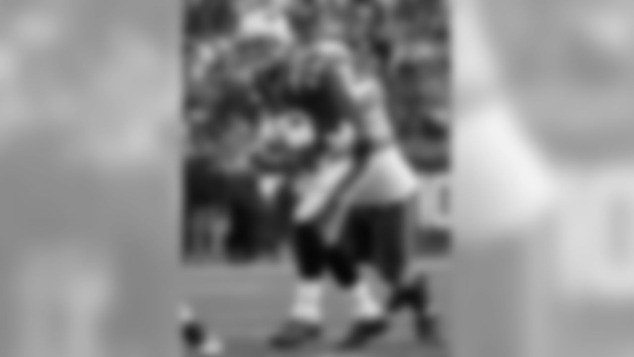Defensive tackle Kyle Williams (No. 95) - Week 16 vs. New England