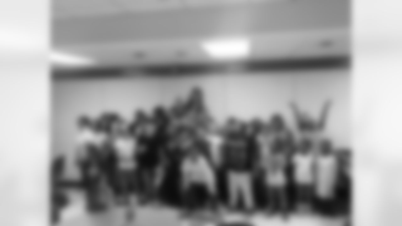 20221115-player-thanksgiving-events018