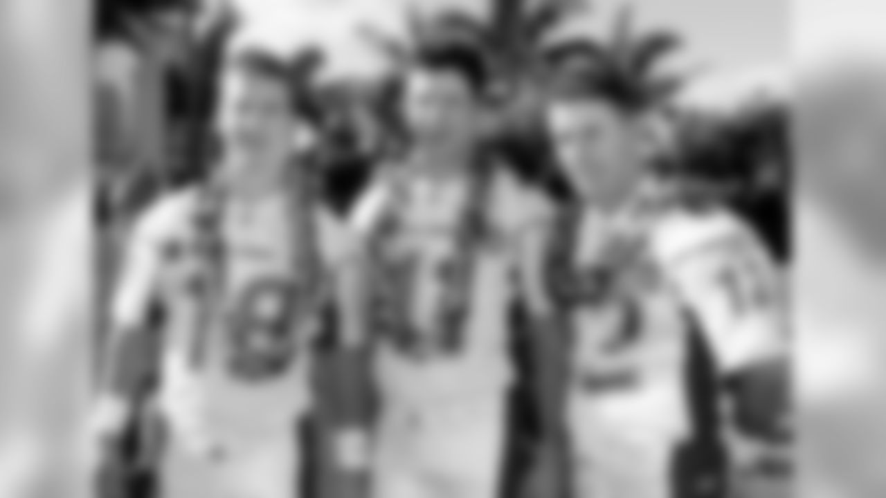 QB Drew Bledsoe (middle, 2002)
