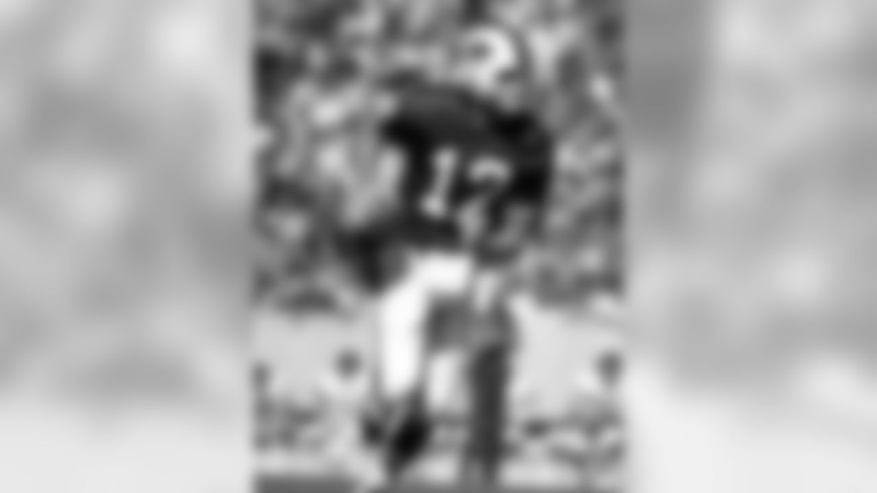Joe Ferguson | 1973-1984
The all-time leader for games played at QB in franchise history, Ferguson is second on the franchise leaderboard in completions, touchdown passes, and passing yards.
Buffalo Bills Joe Ferguson (12) during a game from his 1973 season with the Buffalo Bills. (David Durochik via AP)