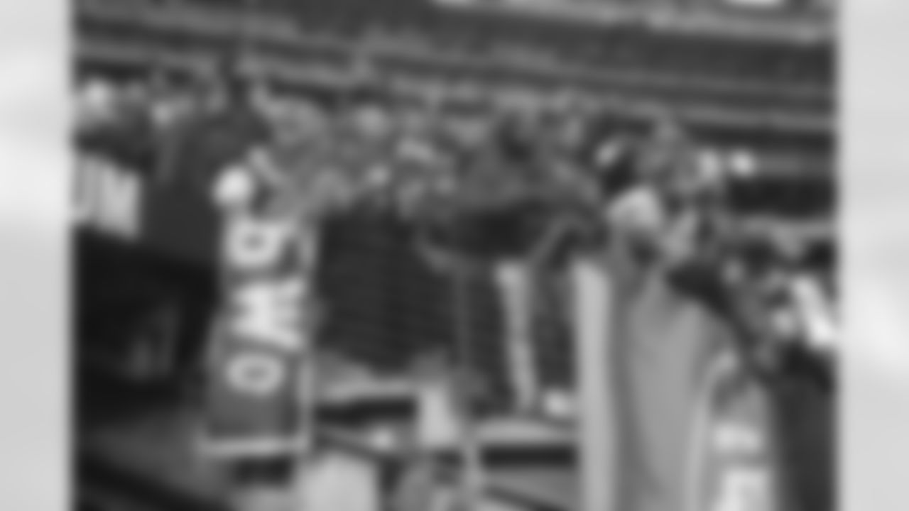 Fans. Buffalo Bills vs New York Jets at MetLife Stadium, November 14, 2021. Photo by Bill Wippert
