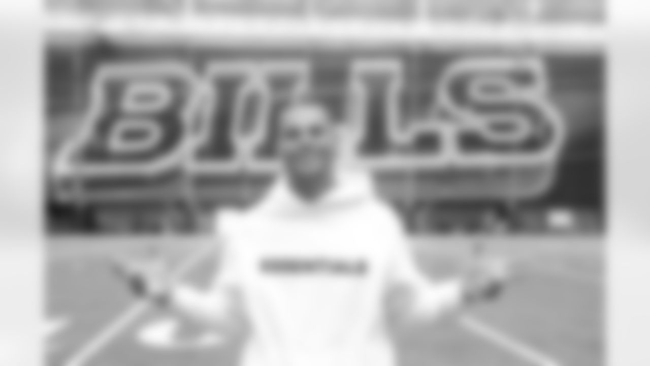 Buffalo Bills Re-Sign Ex-1st Rd. DE To 1-Year Deal